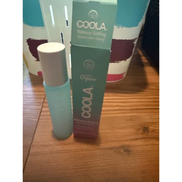 Coola Makeup Facial Setting Spray Organic Sunscreen SPF 30 Vegan 1.5 oz - Picture 2 of 6